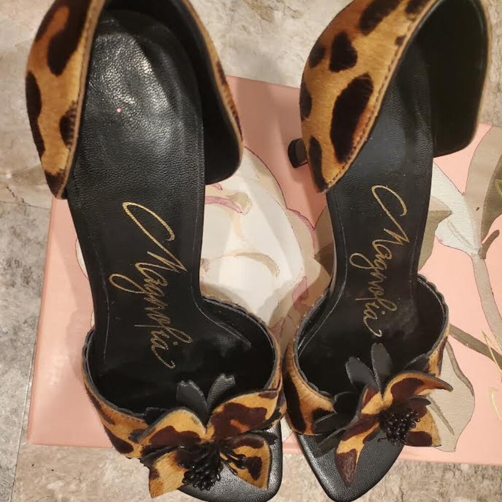 Sexy Magnolia Leopard Open Toe Pumps with Flower Detail Size 5.5 - Picture 4 of 9
